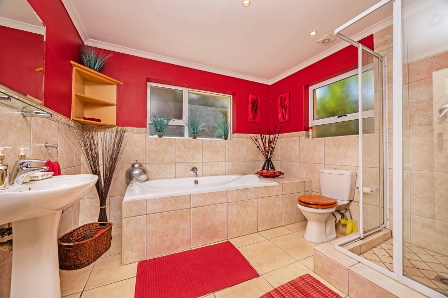 4 Bedroom Property for Sale in Plattekloof Western Cape